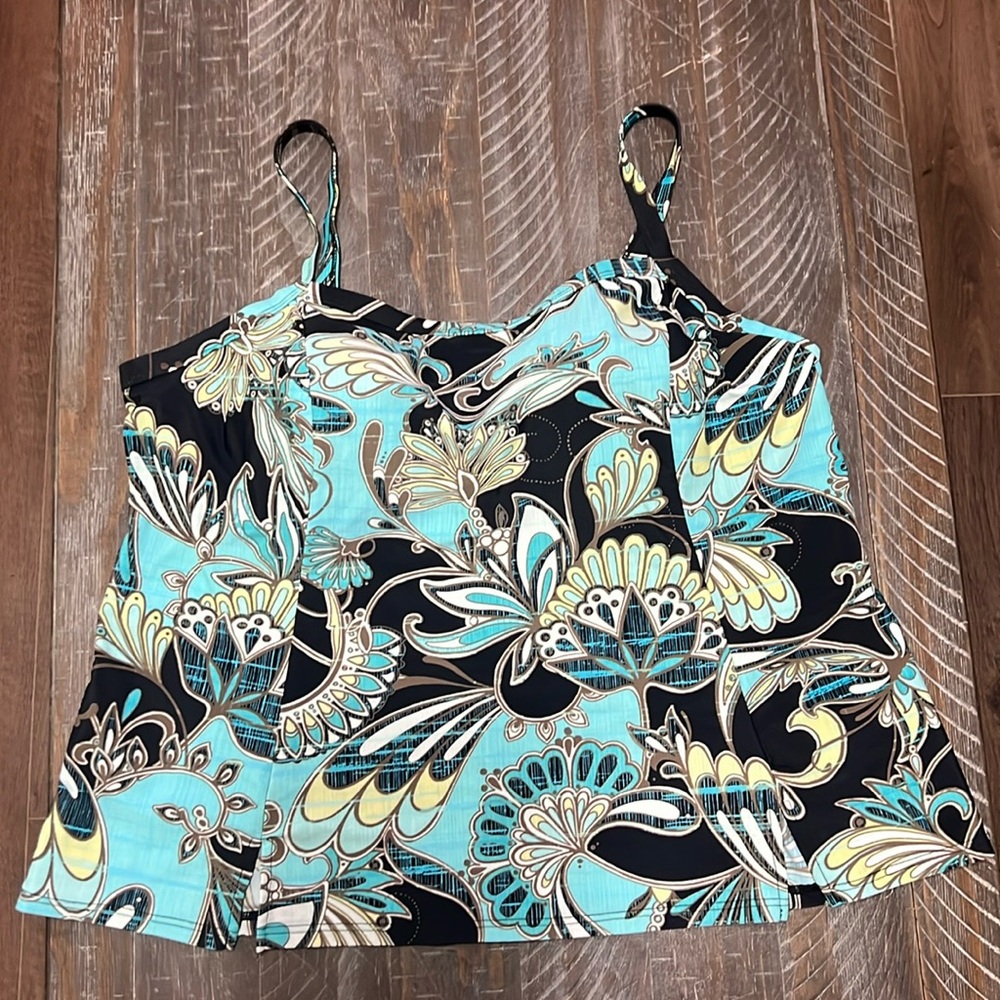 Ladies Croft & Barrow Plus Size Swim Top. Tankini style. Size 22W. Top only.